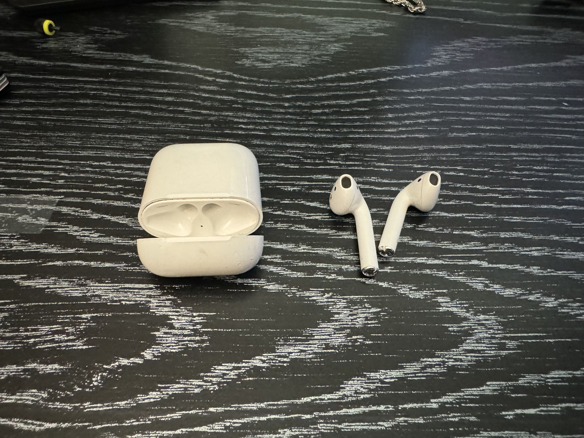 Used Airpods (2nd Gen) W/ Lightning Cable
