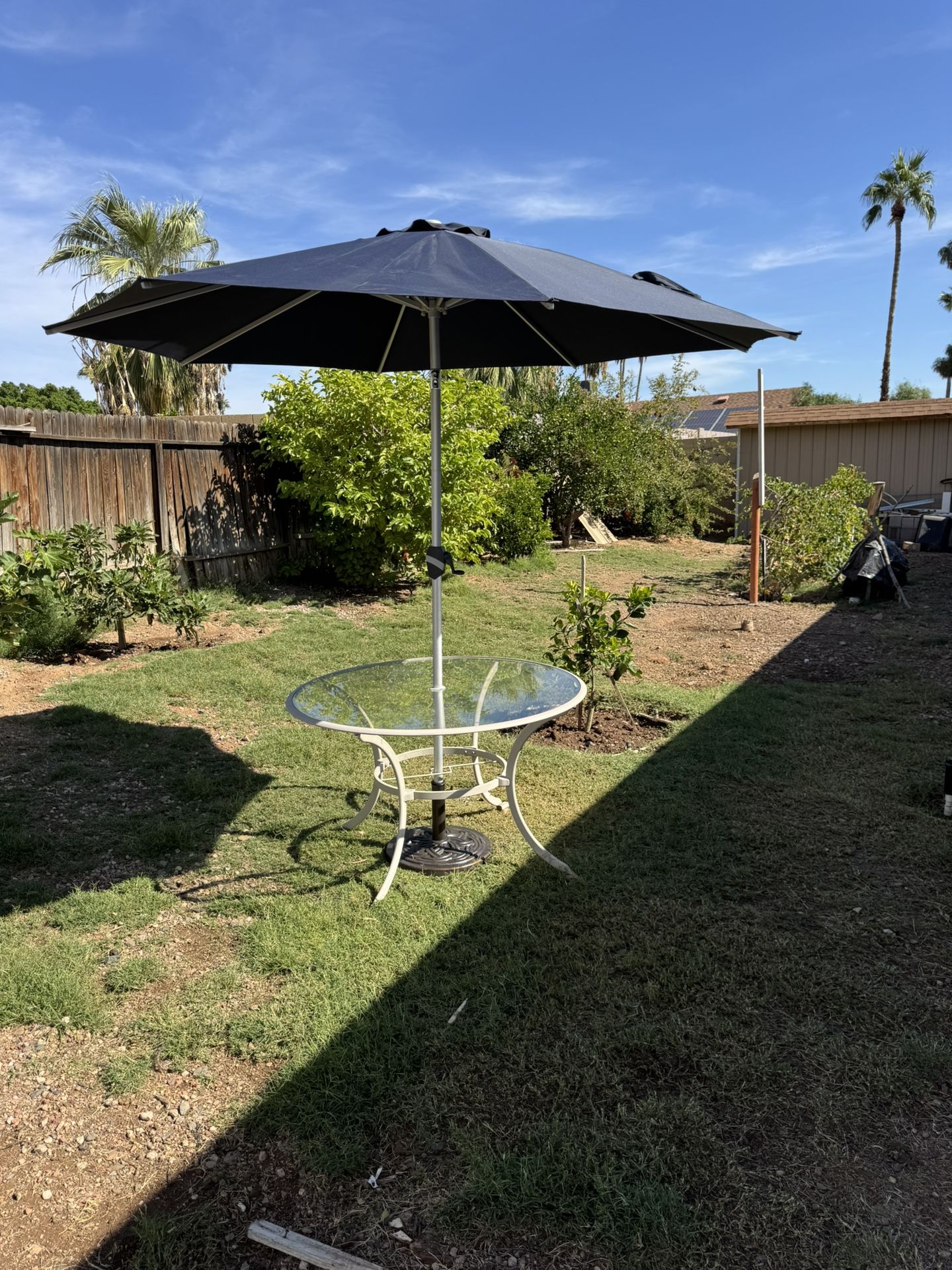 “BLUU” Brand 9 FT Aluminum Outdoor Patio Umbrella, 5 YEAR Fade Resistant With Antique Around Metal Base + 48” Día. Table & Tempered Clear Glass