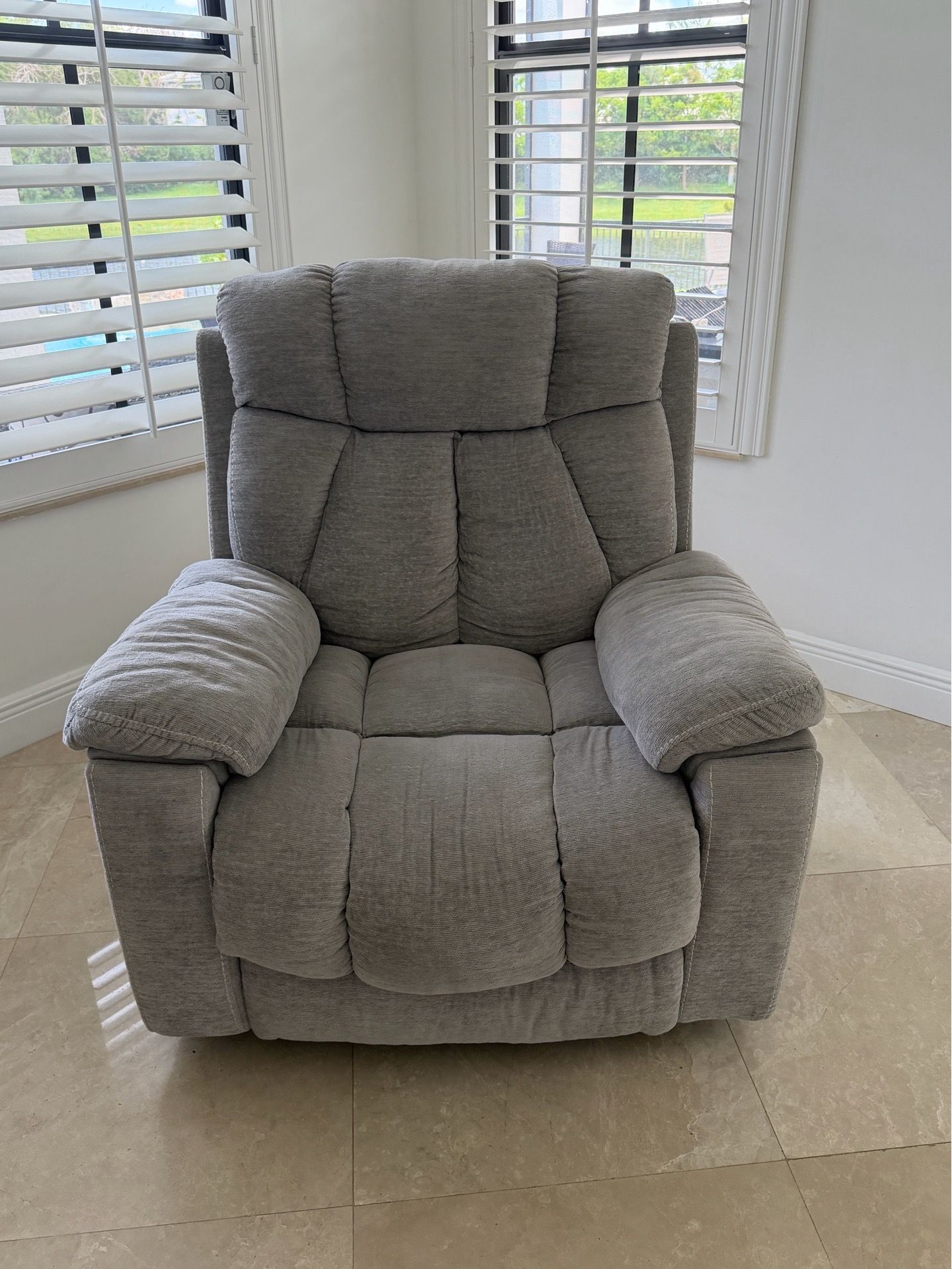 2 Recliners