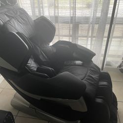 Schultz Zycrapulse Massage Lounge Chair