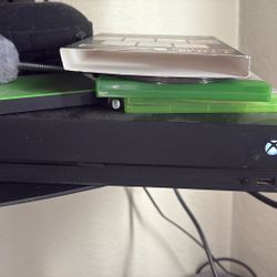 Xbox One X 781GB 