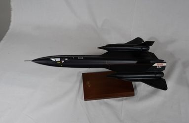SR-71 Blackbird NASA 1/72 scale Executive Series Desk model