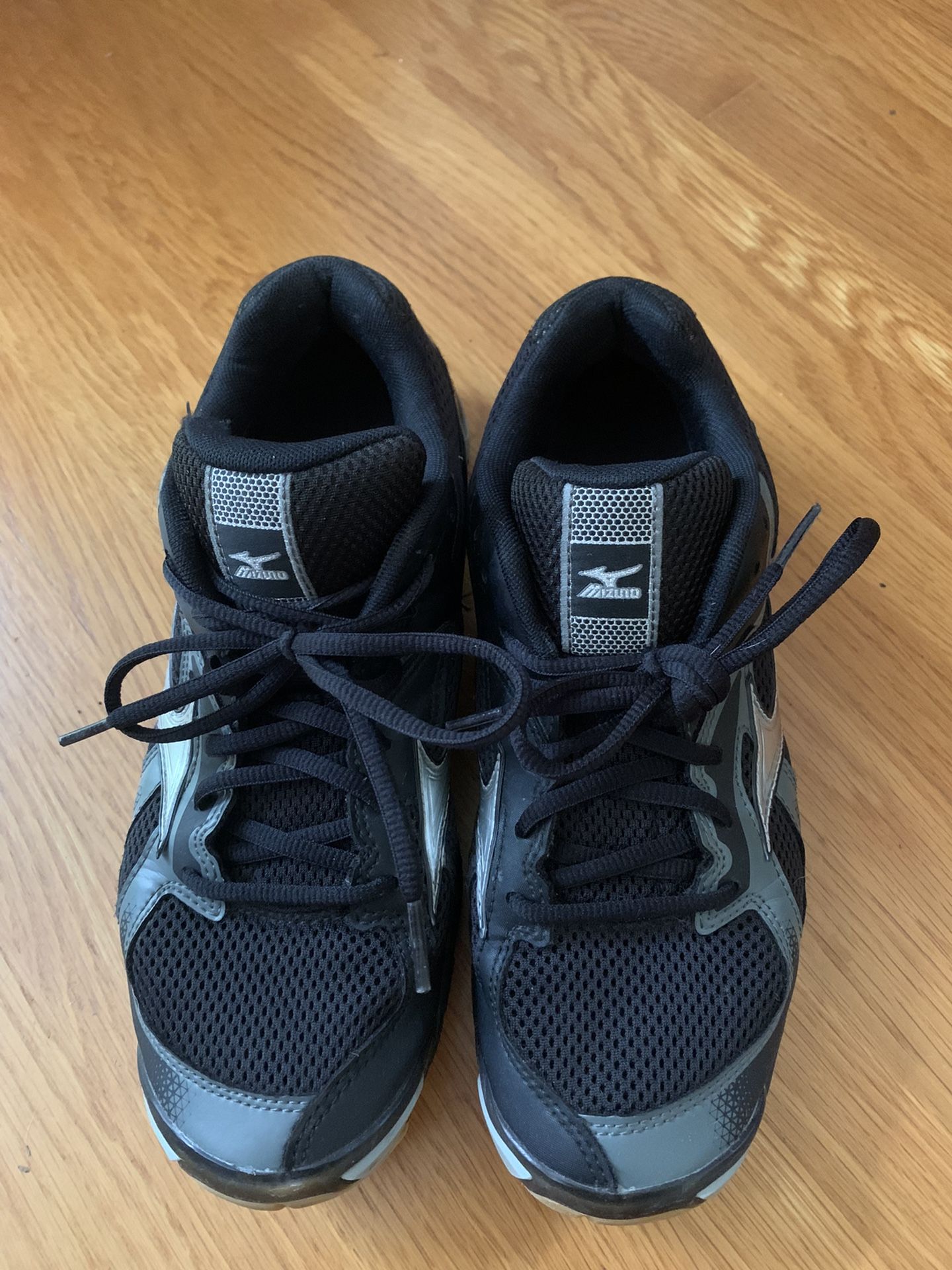 Woman’s Volleyball Shoes (Mizuno)