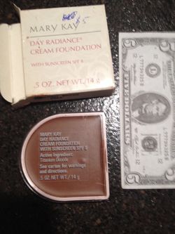 Mary Kay Day Radiance Cream Foundation w/ sunscreen SPF 8