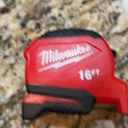 Milwaukee 16 feet tape measure