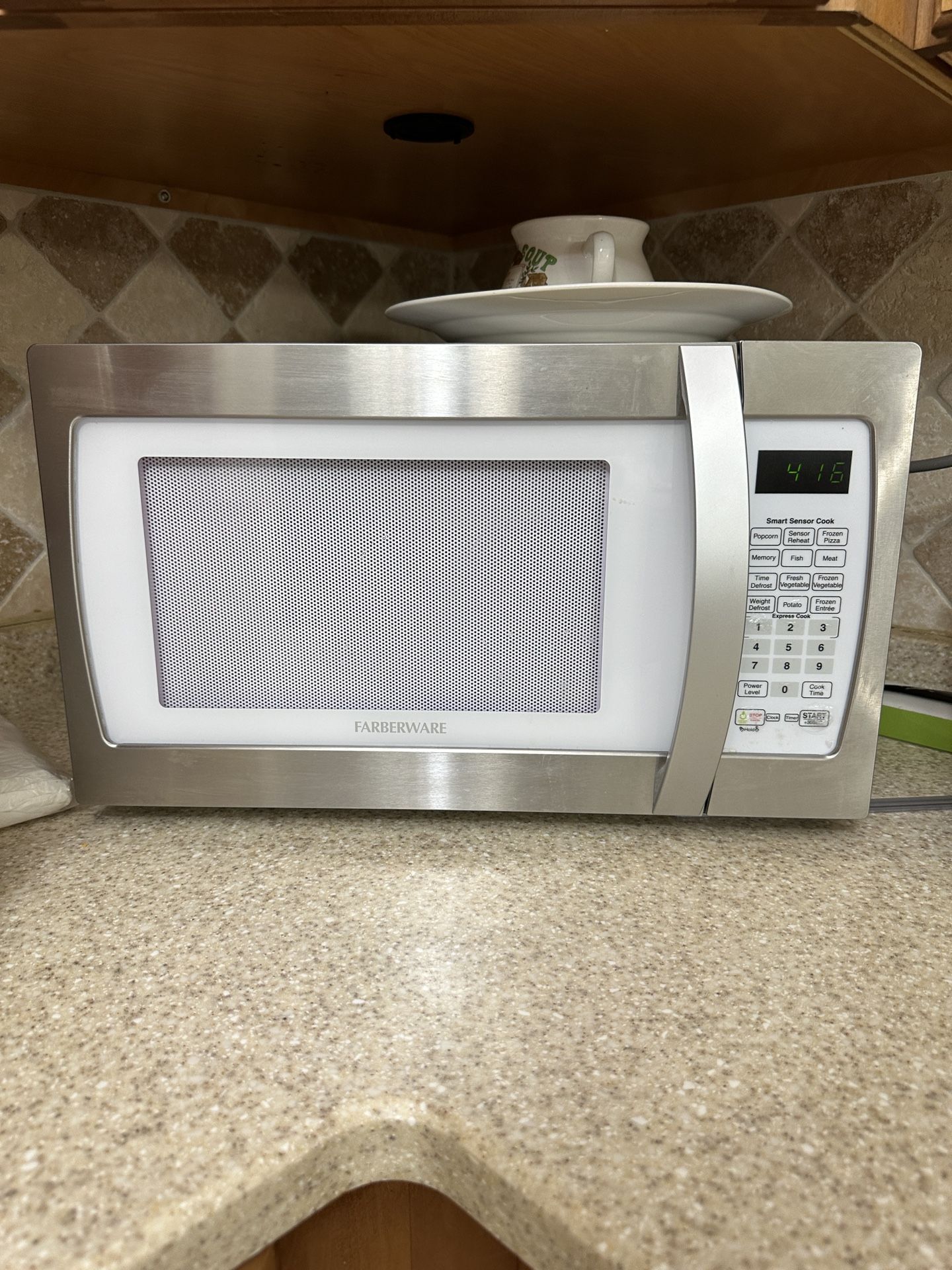 Countertop Microwave 1,100 Watts-Faberware