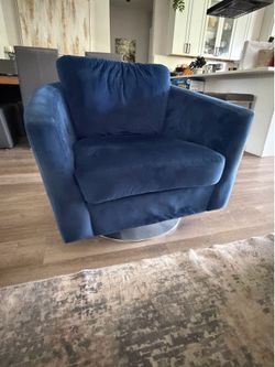 Modern blue velvet swivel accent chair