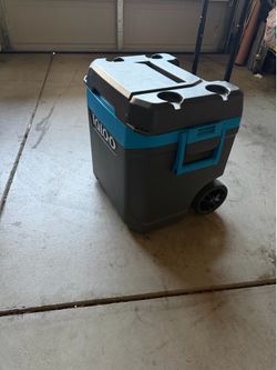 Igloo 62qrt wheeled cooler