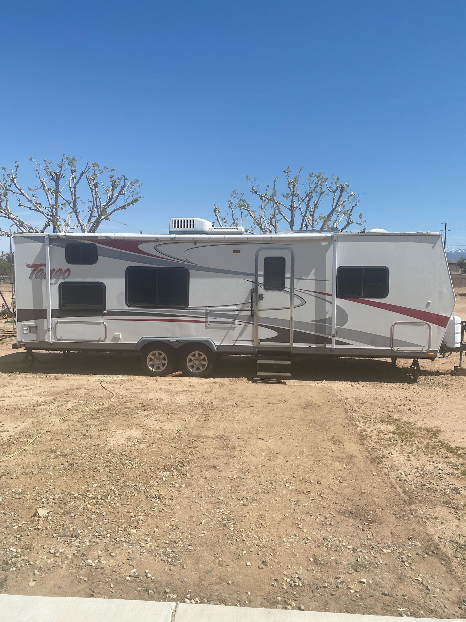 2007 tango trailer 28Ft