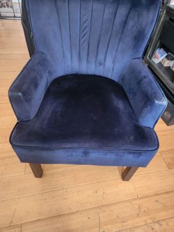 Nic.\n E beautiful navy blue chair. Used it for like a month brand new