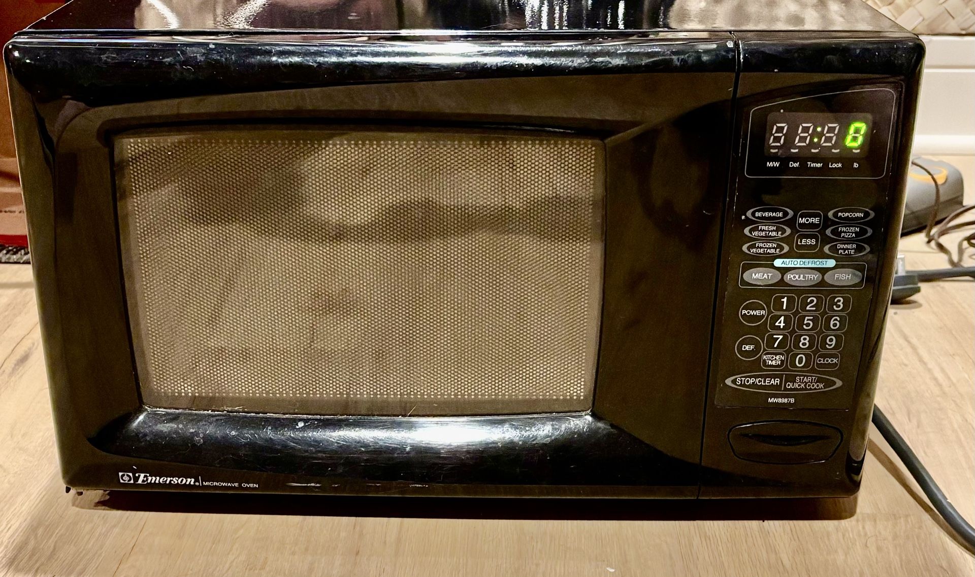 Black Emerson Microwave Oven - MW8987B works! 19.5” x 11.5” x 13.5”
