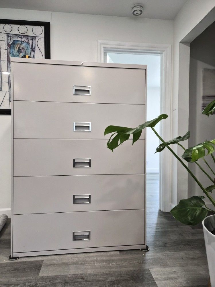 Large Filing Cabinet With Lock And Key