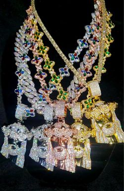 MOISSANITE VVS1 CLOVER CHAIN WITH JESUS PIECES