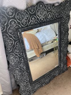 Decorative Mirror 🪞 Large (STILL AVAILABLE)