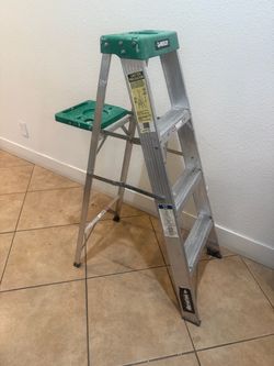 Aluminum ladder 4ft. And frame