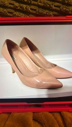 Size 9 Nude Patent Leather Pointed-Toe Heels