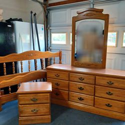 Full Size, 4 Piece Wood Bedroom Set 