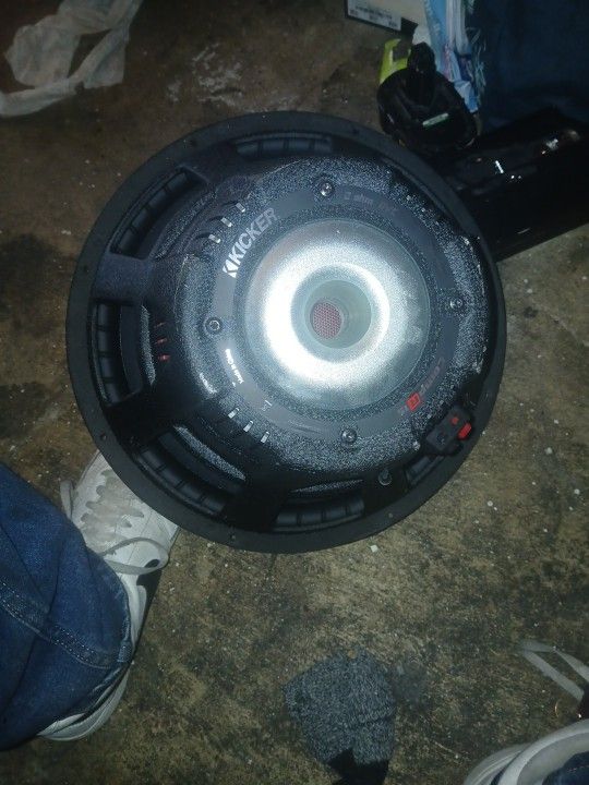 15'' Kicker 2 OHM DVC R15