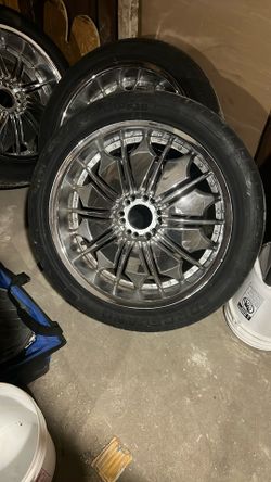 Chrome Rims size 305/40R22 READ DESCRIPTION