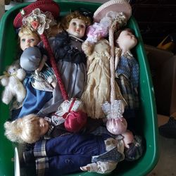 30+ Collectible Vintage and Porcelain Dolls