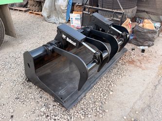 Bobcat grapple bucket