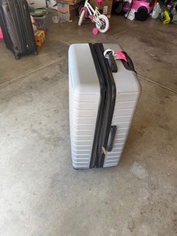 28 inch check in luggage