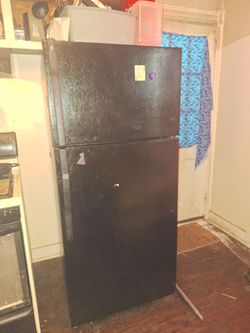 GE FULL SIZE FRIDGE