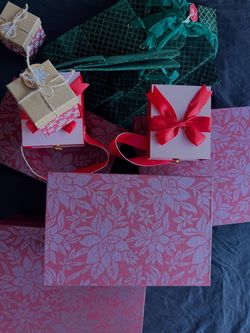 Holiday Boxes & Velvet Gift Bags