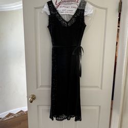 Comfy Cotton Lace Dress - Size 8