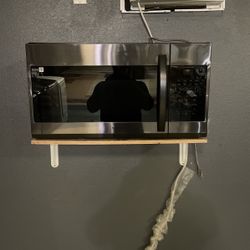 New Samsung Black Stainless Over The Range Microwave‼️‼️