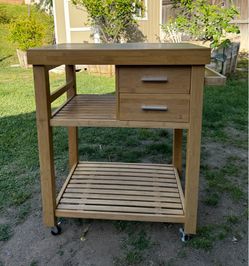 Beautiful bamboo kitchen cart/island in great condition.