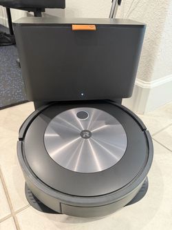 iRobot Roomba j7 vacuum