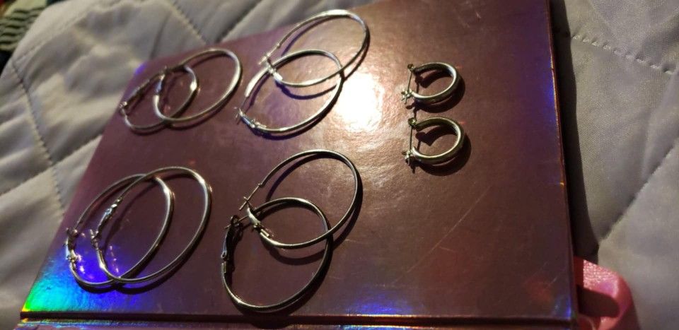 🩷 Earrings - Never Used - Still Available