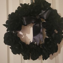 Beautiful 16" Artificial Velvety Floral Rose Wreath - New 