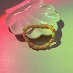 yellow and orange pearl beaded bracelet!💛