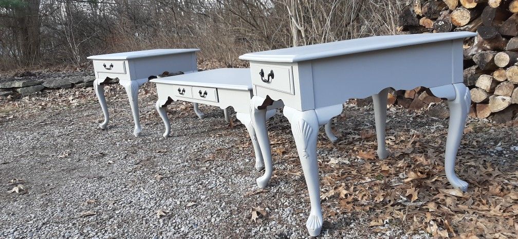 (LIKE NEW) - Table Set - Solid Oak Broyhill Coffee Tables - Farmhouse / Shabby Chic / Cottage