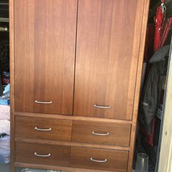 Armoire/ Cabinet