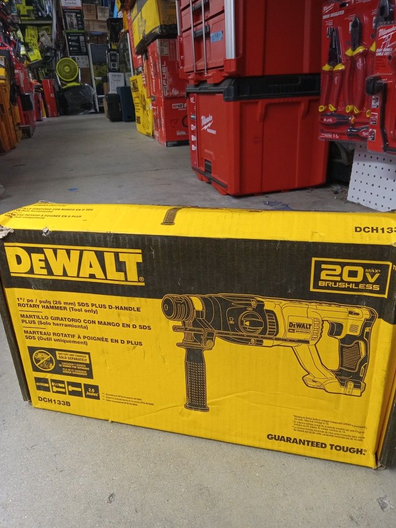 DeWalt 1"/po/pulg (26mm) SDS-PLUS D-Handle Rotary Hammer. Tool Only