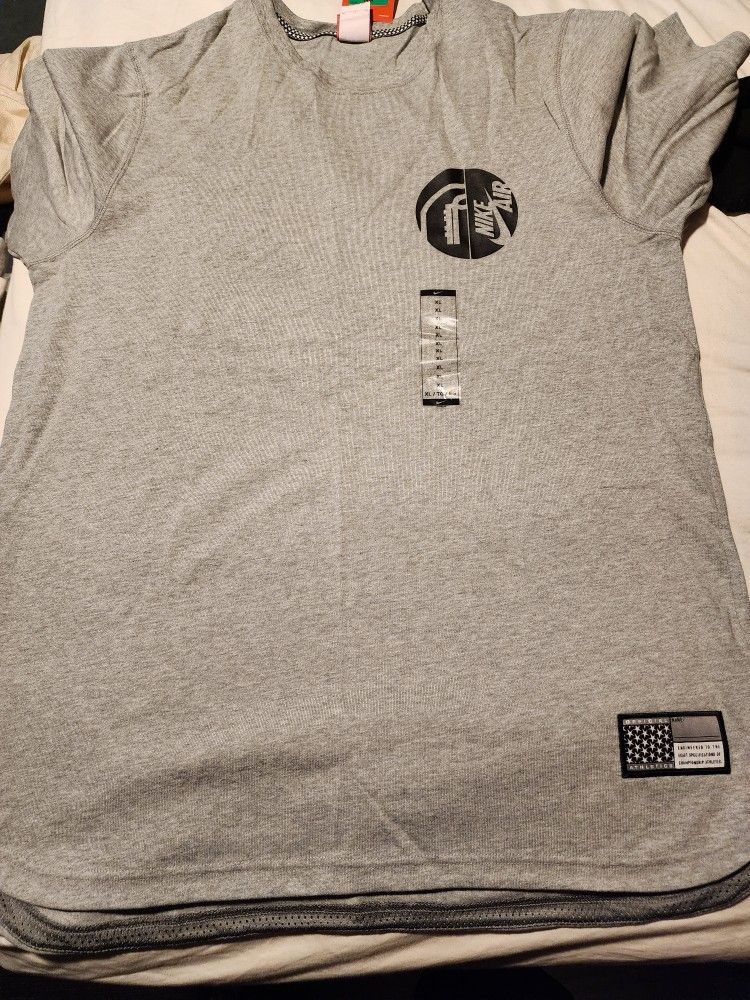 Nike Thick New Shirt Size Xl