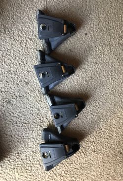 Yakima towers with rubber base