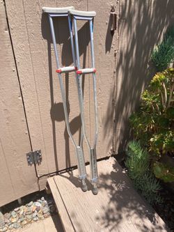 Adjustable crutches