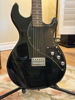Line 6 Variax 300 Digital Modeling Guitar - Excellent