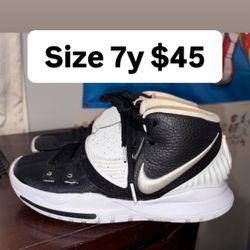 Nike Kyrie Size 7y Very clean 