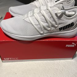 New Pumas Size 9 Women’s Or 7 Man’s