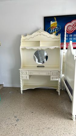 Girls Off White Bedroom  - Bed - Dresser - Chair- Night Stand- Box - And Mirror All In Good Condition 