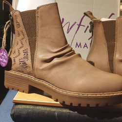 womens blowfish malibu river b Sz 8 ) (Brand New)