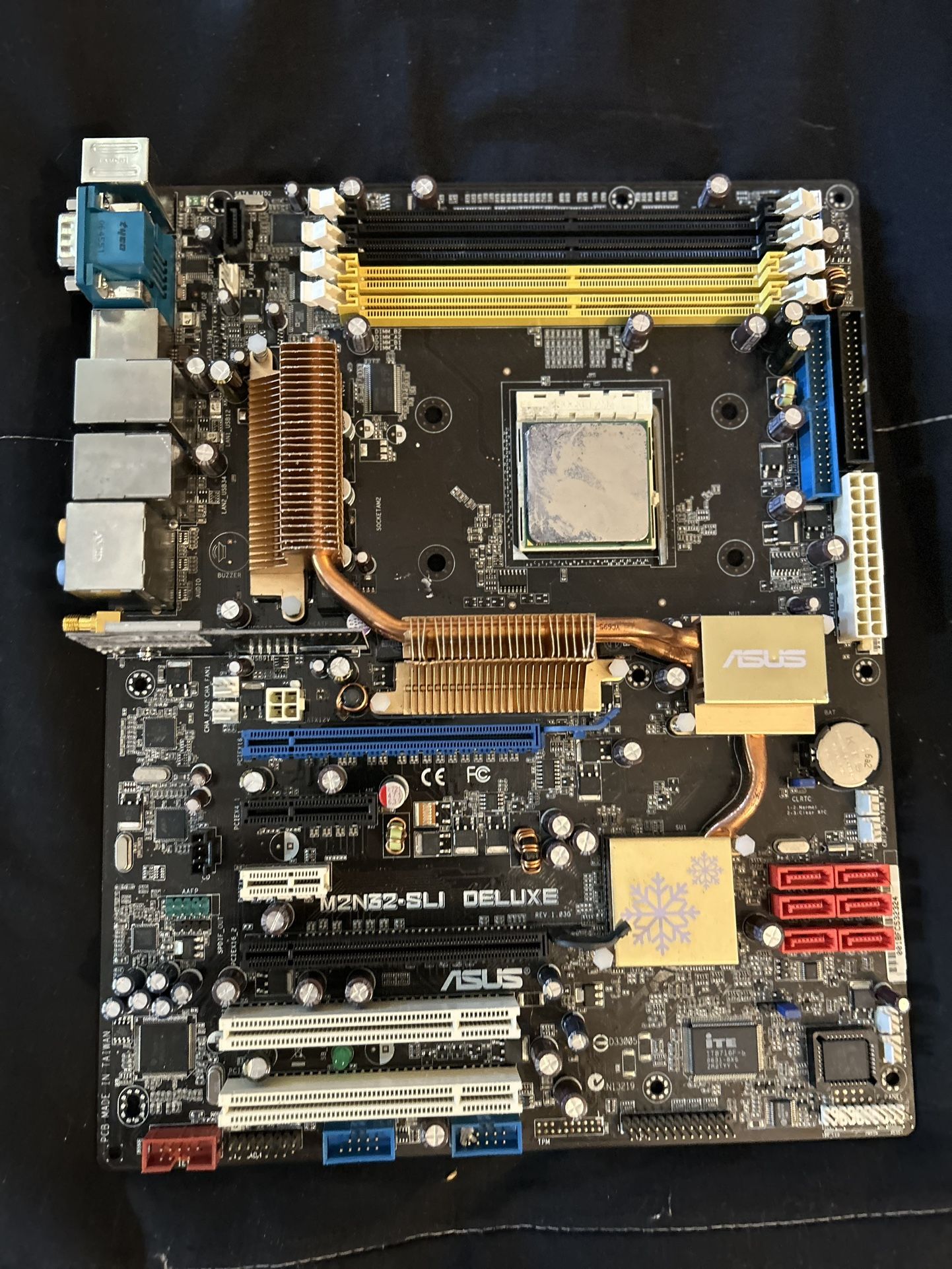 M2N32 - SLI Deluxe Motherboard