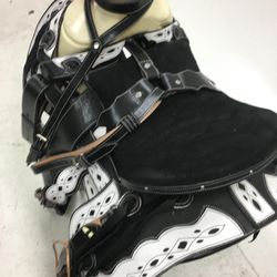Montura charra de cuero con cantinas desmontables