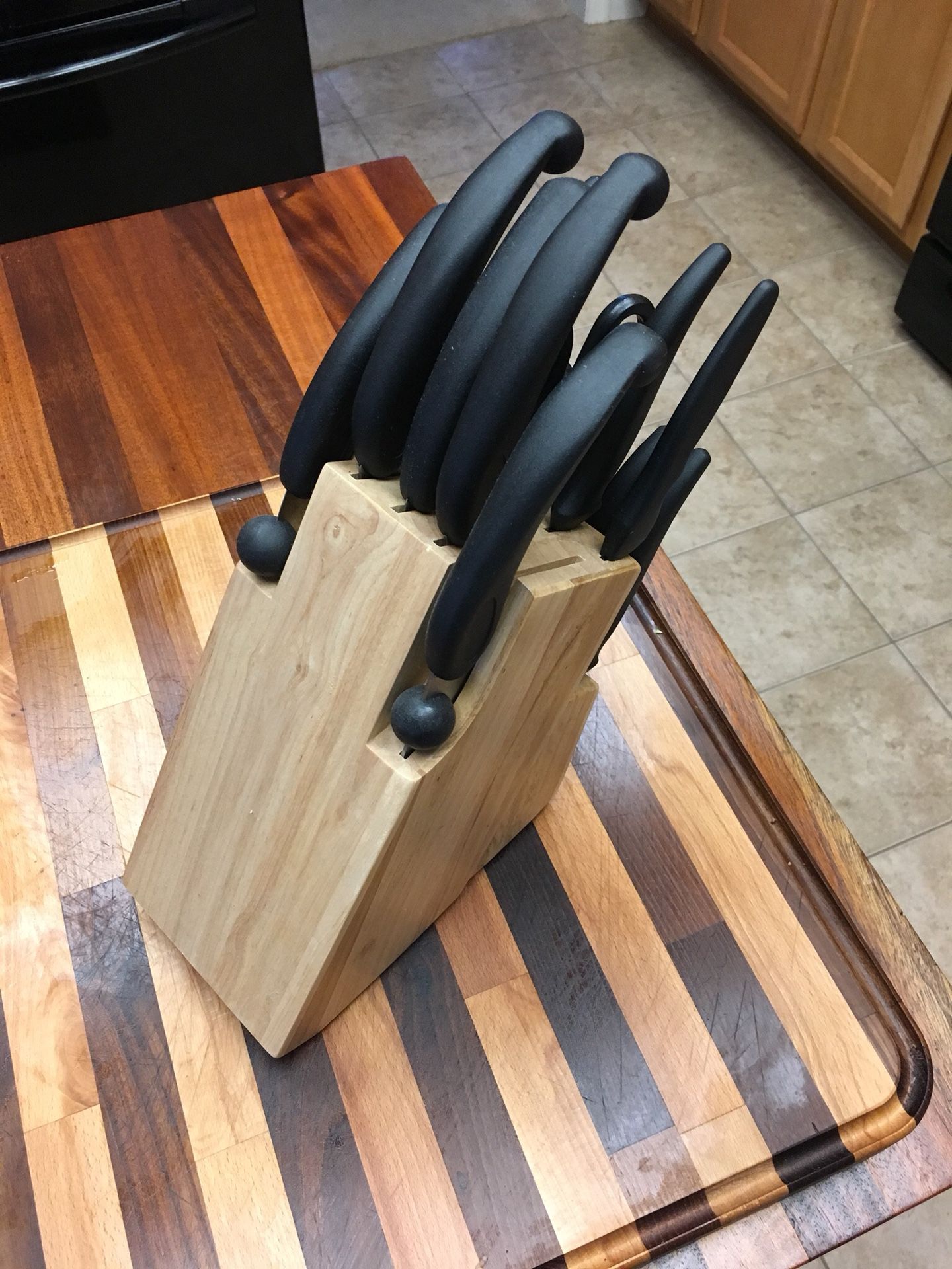 Miracle Blade III Knife Set - 15 Pieces with Knife Block - FREE knives for  life included (just pay s&h) for Sale in Virginia Beach, VA - OfferUp