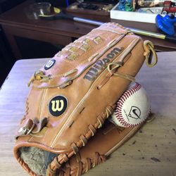 Left Handed Baseball Glove w/ Ball 